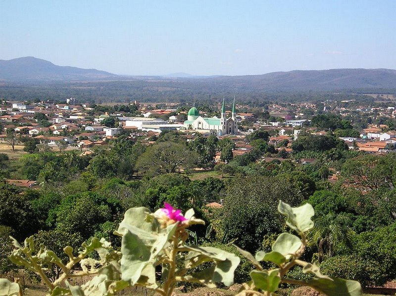 Vista da cidade de Jaraguá, Goiás, com a serra ao fundo